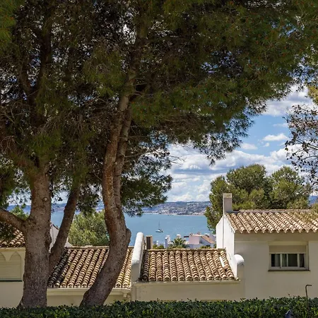 Ar4 Cosy, One-bed With Sea Views אסטפונה
