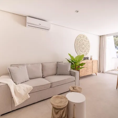 Ar4 Cosy, One-bed With Sea Views דירה *