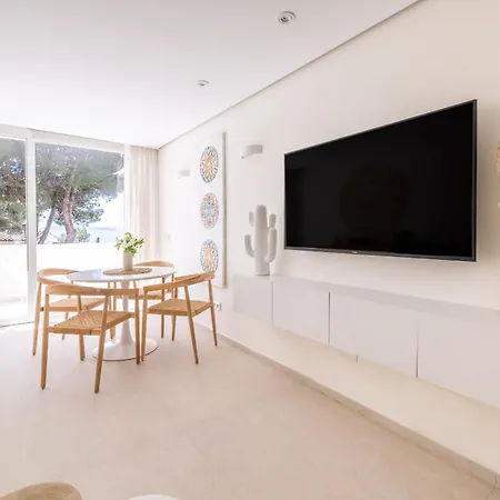 Ar4 Cosy, One-bed With Sea Views