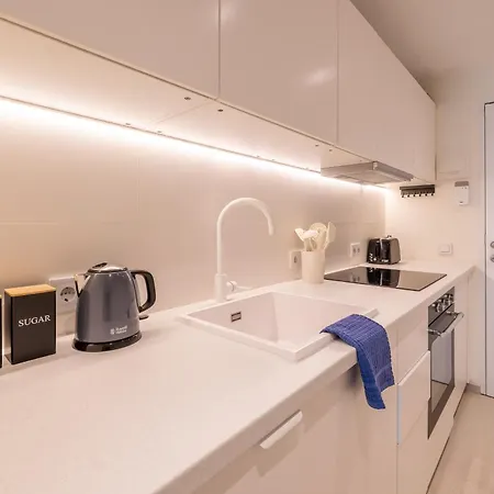 Ar4 Cosy, One-bed With Sea Views Apartment