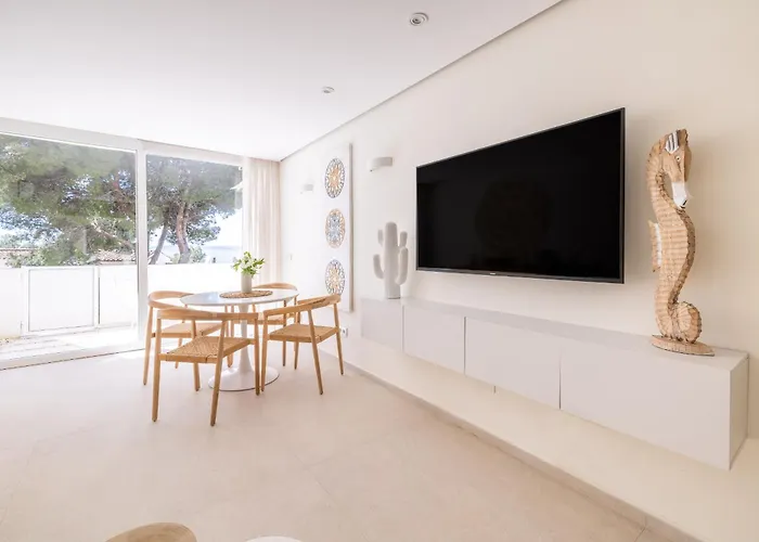 Ar4 Cosy, One-bed With Sea Views