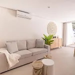 Ar4 Cosy, One-bed With Sea Views Apartment *